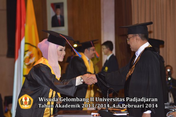 wisuda-unpad-gel-ii-ta-2013_2014-fakultas-teknik-geologi-oleh-rektor-029