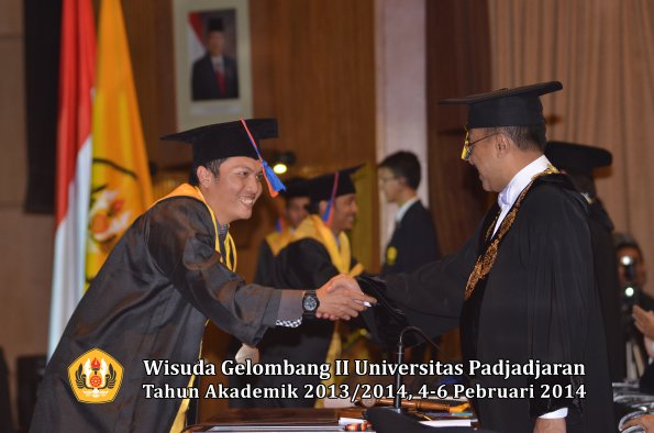 wisuda-unpad-gel-ii-ta-2013_2014-fakultas-teknik-geologi-oleh-rektor-036