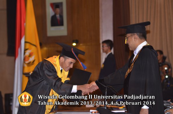 wisuda-unpad-gel-ii-ta-2013_2014-fakultas-teknik-geologi-oleh-rektor-038