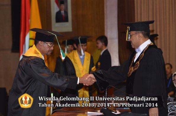 wisuda-unpad-gel-ii-ta-2013_2014-fakultas-pertanian-oleh-rektor-003