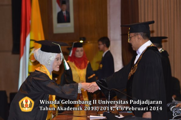 wisuda-unpad-gel-ii-ta-2013_2014-fakultas-pertanian-oleh-rektor-022