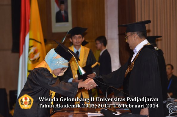 wisuda-unpad-gel-ii-ta-2013_2014-fakultas-pertanian-oleh-rektor-024