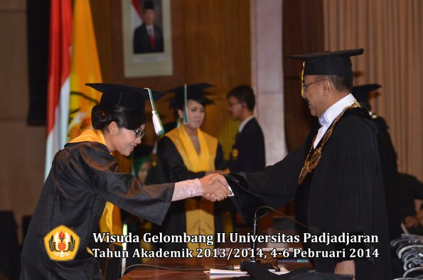 wisuda-unpad-gel-ii-ta-2013_2014-fakultas-pertanian-oleh-rektor-029