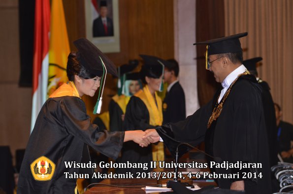 wisuda-unpad-gel-ii-ta-2013_2014-fakultas-pertanian-oleh-rektor-031