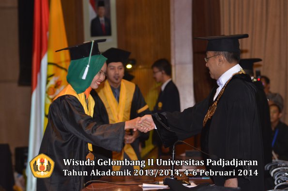 wisuda-unpad-gel-ii-ta-2013_2014-fakultas-pertanian-oleh-rektor-034