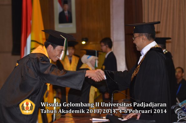 wisuda-unpad-gel-ii-ta-2013_2014-fakultas-pertanian-oleh-rektor-040