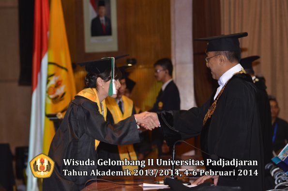 wisuda-unpad-gel-ii-ta-2013_2014-fakultas-pertanian-oleh-rektor-043