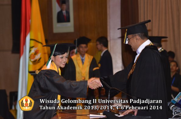 wisuda-unpad-gel-ii-ta-2013_2014-fakultas-pertanian-oleh-rektor-049