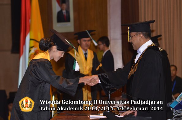 wisuda-unpad-gel-ii-ta-2013_2014-fakultas-pertanian-oleh-rektor-071