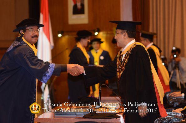 Wisuda Unpad Gel II TA 2014_2015 Program Pasca oleh Rektor 001