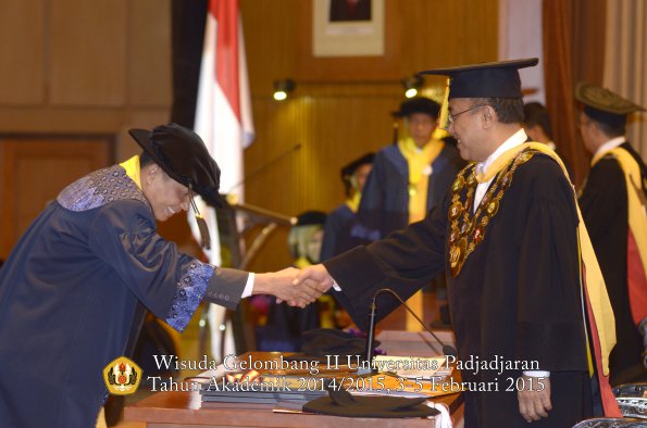 Wisuda Unpad Gel II TA 2014_2015 Program Pasca oleh Rektor 003