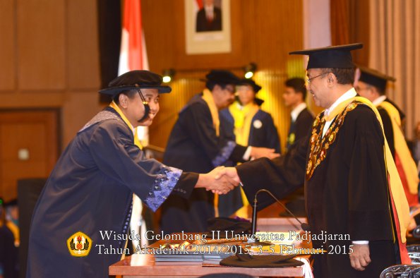 Wisuda Unpad Gel II TA 2014_2015 Program Pasca oleh Rektor 012