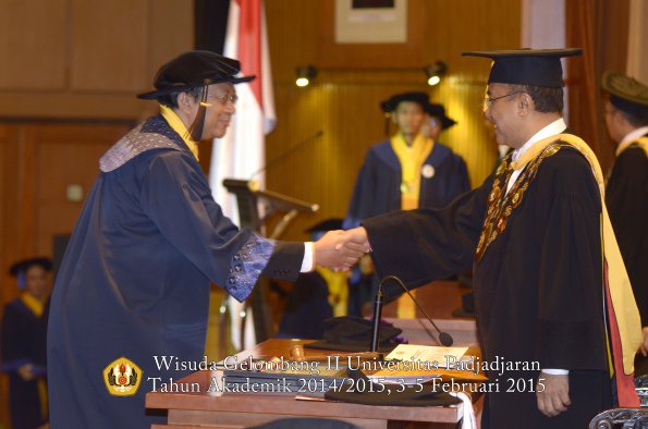 Wisuda Unpad Gel II TA 2014_2015 Program Pasca oleh Rektor 016