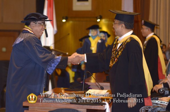 Wisuda Unpad Gel II TA 2014_2015 Program Pasca oleh Rektor 021