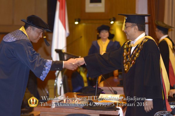 Wisuda Unpad Gel II TA 2014_2015 Program Pasca oleh Rektor 024