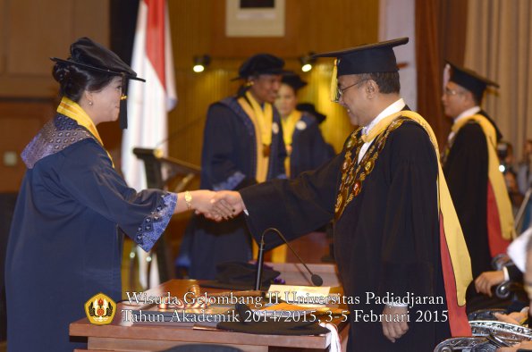 Wisuda Unpad Gel II TA 2014_2015 Program Pasca oleh Rektor 025