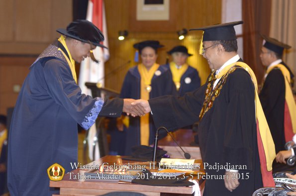 Wisuda Unpad Gel II TA 2014_2015 Program Pasca oleh Rektor 026