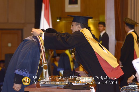Wisuda Unpad Gel II TA 2014_2015 Program Pasca oleh Rektor 028