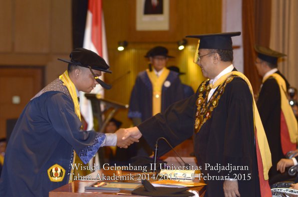 Wisuda Unpad Gel II TA 2014_2015 Program Pasca oleh Rektor 035