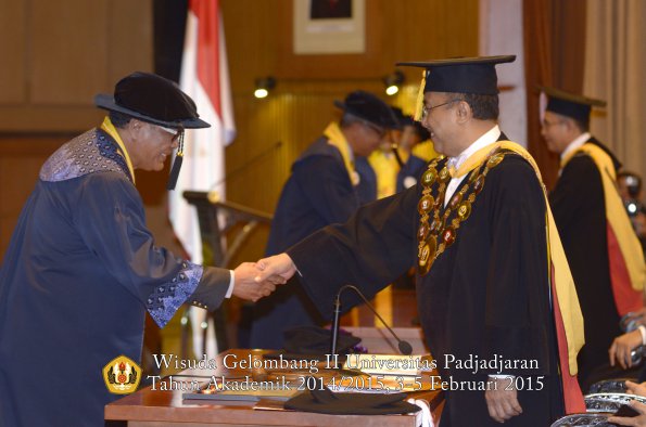 Wisuda Unpad Gel II TA 2014_2015 Program Pasca oleh Rektor 037