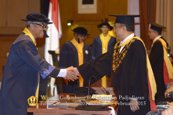 Wisuda Unpad Gel II TA 2014_2015 Program Pasca oleh Rektor 038