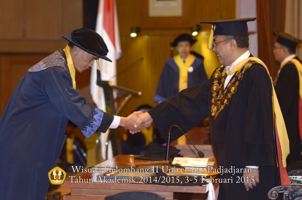 Wisuda Unpad Gel II TA 2014_2015 Program Pasca oleh Rektor 040