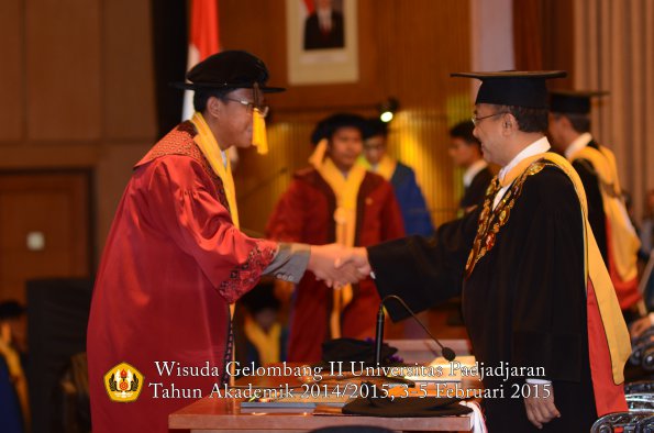 Wisuda Unpad Gel II TA 2014_2015  Fakultas Ekonomi dan Bisnis oleh Rektor 020