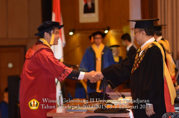Wisuda Unpad Gel II TA 2014_2015  Fakultas Ekonomi dan Bisnis oleh Rektor 021