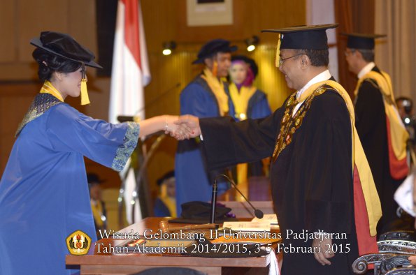 Wisuda Unpad Gel II TA 2014_2015  Fakultas Ekonomi dan Bisnis oleh Rektor 026