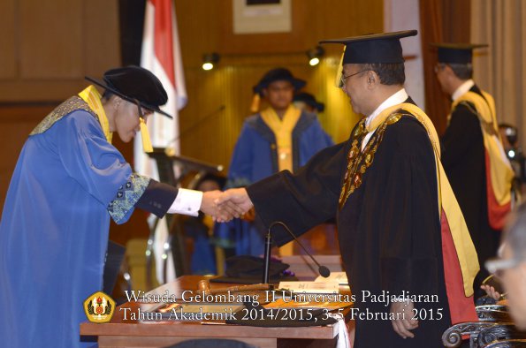 Wisuda Unpad Gel II TA 2014_2015  Fakultas Ekonomi dan Bisnis oleh Rektor 033