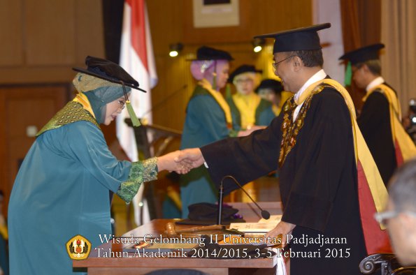 Wisuda Unpad Gel II TA 2014_2015  Fakultas Kedokteran oleh Rektor 007