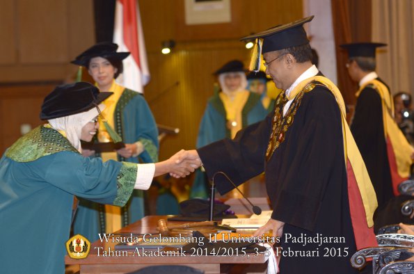 Wisuda Unpad Gel II TA 2014_2015  Fakultas Kedokteran oleh Rektor 017