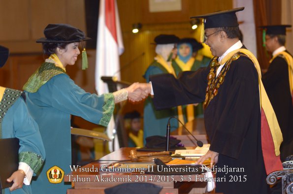 Wisuda Unpad Gel II TA 2014_2015  Fakultas Kedokteran oleh Rektor 018