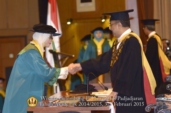 Wisuda Unpad Gel II TA 2014_2015  Fakultas Kedokteran oleh Rektor 019