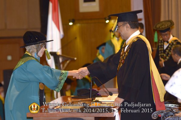 Wisuda Unpad Gel II TA 2014_2015  Fakultas Kedokteran oleh Rektor 029