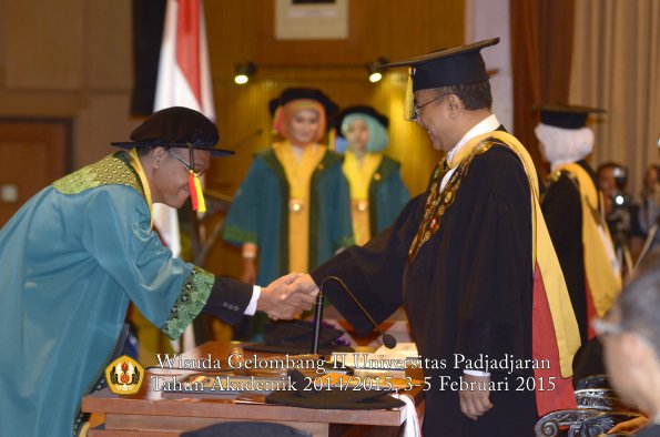 Wisuda Unpad Gel II TA 2014_2015 Fakultas Mipa oleh Rektor 020