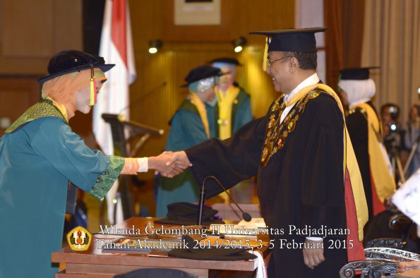 Wisuda Unpad Gel II TA 2014_2015 Fakultas Mipa oleh Rektor 021