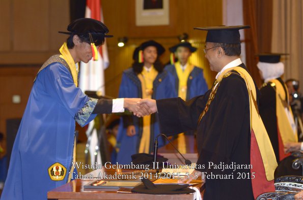 Wisuda Unpad Gel II TA 2014_2015 Fakultas Mipa oleh Rektor 041