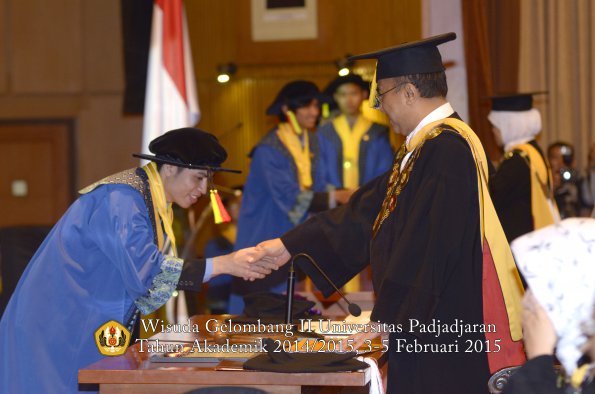 Wisuda Unpad Gel II TA 2014_2015 Fakultas Mipa oleh Rektor 048