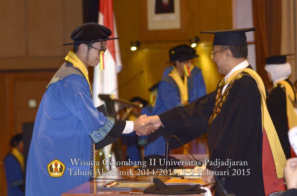 Wisuda Unpad Gel II TA 2014_2015 Fakultas Mipa oleh Rektor 053