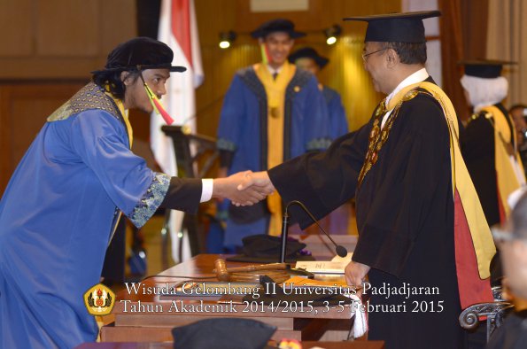 Wisuda Unpad Gel II TA 2014_2015 Fakultas Mipa oleh Rektor 056
