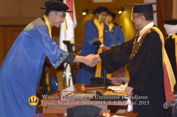 Wisuda Unpad Gel II TA 2014_2015 Fakultas Mipa oleh Rektor 057