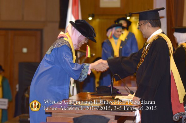 Wisuda Unpad Gel II TA 2014_2015 Fakultas Mipa oleh Rektor 061