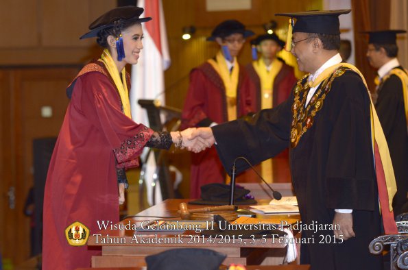 Wisuda Unpad Gel II TA 2014_2015 Fakultas ISIP oleh Rektor 010