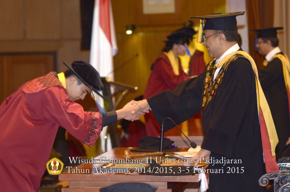 Wisuda Unpad Gel II TA 2014_2015 Fakultas ISIP oleh Rektor 013