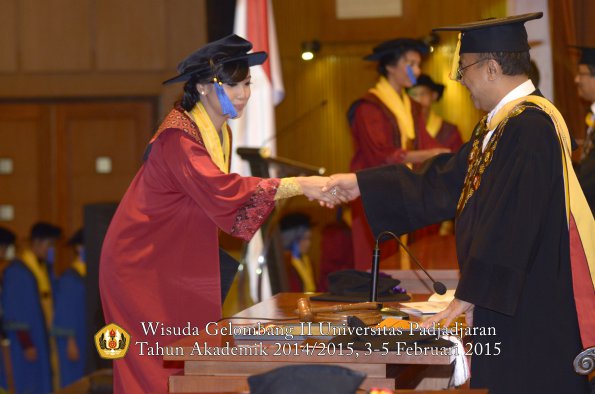 Wisuda Unpad Gel II TA 2014_2015 Fakultas ISIP oleh Rektor 014