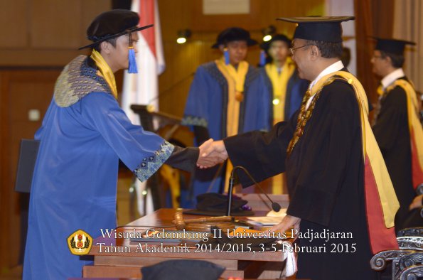 Wisuda Unpad Gel II TA 2014_2015 Fakultas ISIP oleh Rektor 024