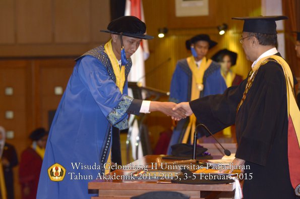 Wisuda Unpad Gel II TA 2014_2015 Fakultas ISIP oleh Rektor 032