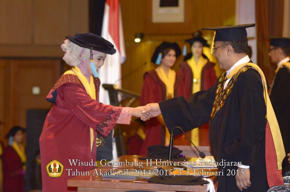 Wisuda Unpad Gel II TA 2014_2015  Fakultas Ilmu Budaya oleh Rektor 009