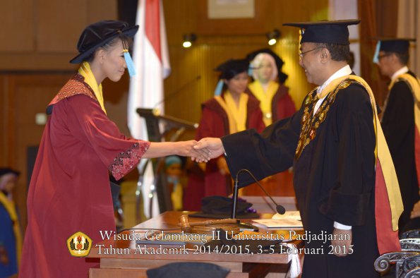 Wisuda Unpad Gel II TA 2014_2015  Fakultas Ilmu Budaya oleh Rektor 027